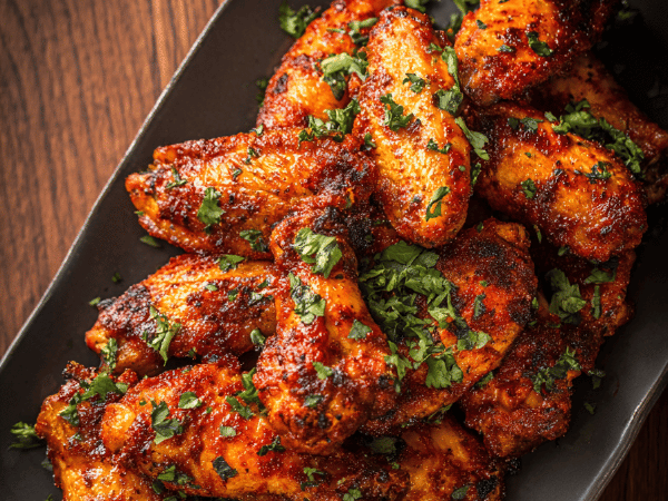 Amerikanische Hähnchenflügel würzig