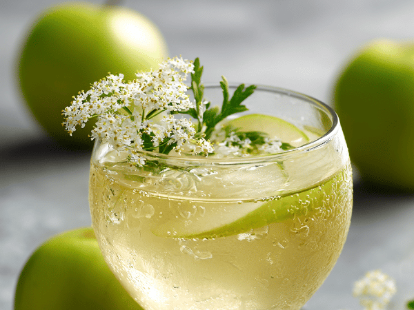 Apfel-Kamille Cocktail