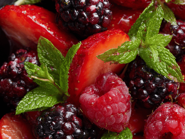 Beeren-Vanille-Salat mit Rosmarin