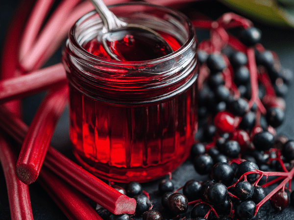 Fruchtiger Beerensirup