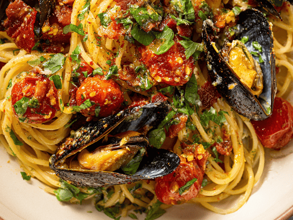 Gegrillte Spaghetti mit Miesmuscheln