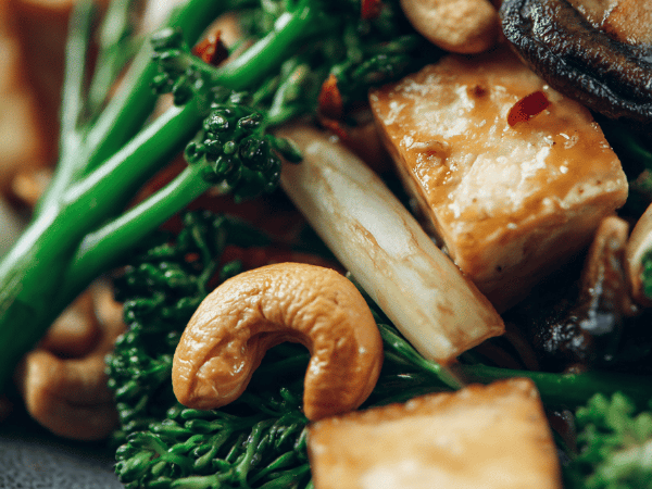 Gemüse-Tofu-Pfanne mit Cashews