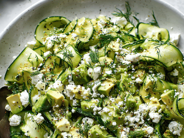 Gurken-Feta-Avocado Salat