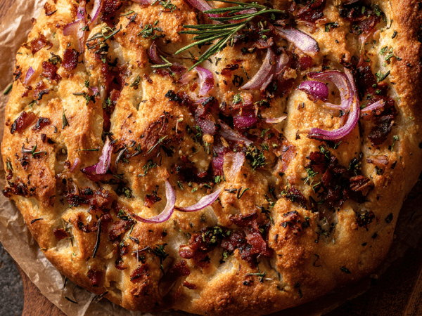 Herzhafte Fougasse mit Speck und Rosmarin