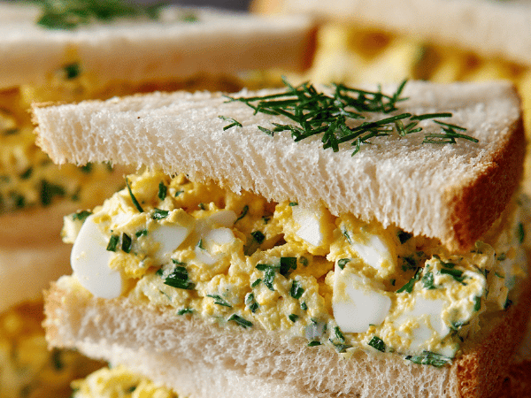 Kräuter-Ei-Sandwich