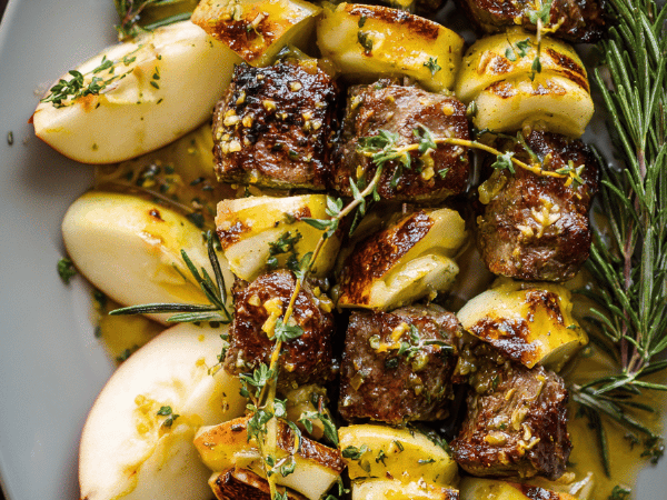 Lamm-Apfel-Brochettes glasiert