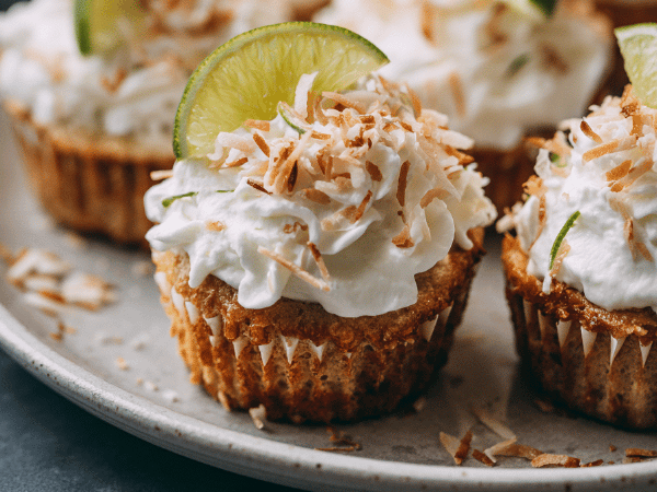 Mini-Limetten Cupcakes mit Kokoscreme