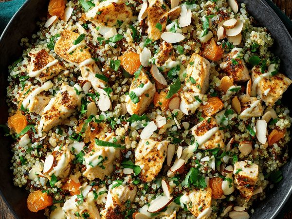 Quinoasalat mit Huhn und Aprikosen