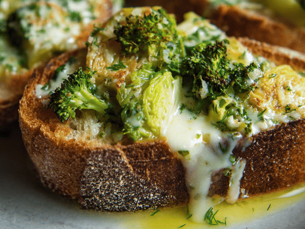 Rustikale Wirzsuppe mit Käse