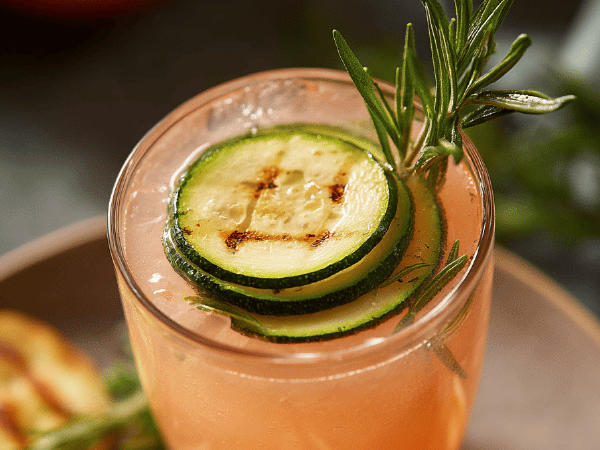 Spritziger Rosmarin-Gin