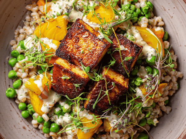 Tofu Gersten Gemüse Bowl