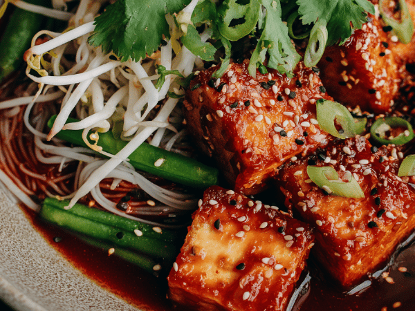 Tofu mit Miso und Tomate
