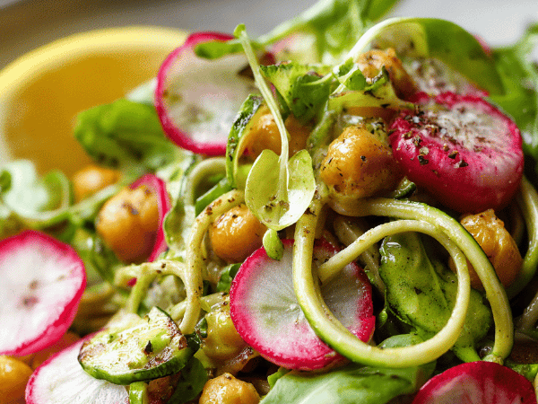 Warmer Soba Nudelsalat mit Brunnenkresse