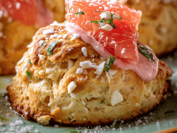 Weiße Schokoladen Scones mit Grapefruitaufstrich