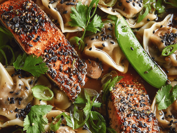 Won-ton Suppe mit Sesamlachs