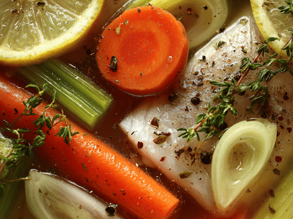 Würzige Gemüse-Brühe mit Zitrusnote