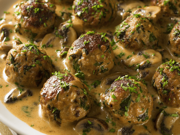 Würzige Schweinebällchen mit Pilzrahm